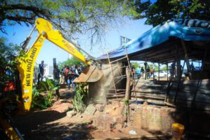 Desalojo en Santa Cruz: tres familias abandonan terrenos ediles