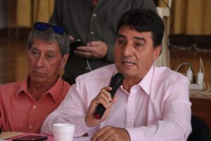 Unidad entre candidatos opositores en Bolivia