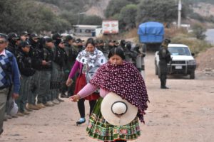 Evo Morales y seguidores marchan hacia La Paz