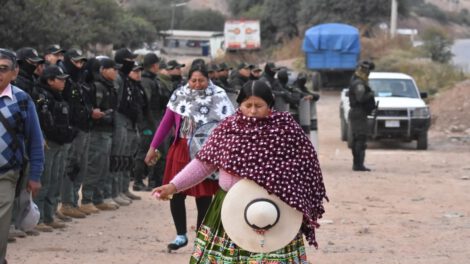 Evo Morales y seguidores marchan hacia La Paz