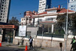 Cierre plaza Abaroa por fumigación durante llegada de Evo Morales