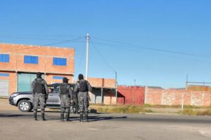 Controles policiales en carretera ante caravana de Evo Morales