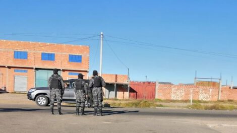 Controles policiales en carretera ante caravana de Evo Morales