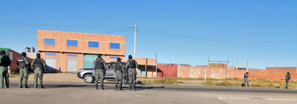 Controles policiales en carretera ante caravana de Evo Morales