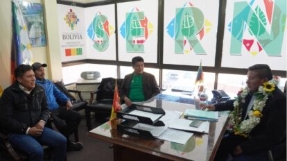 Idelfonso Canaza Sernap en reunión
