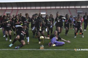 Liga Femenina de Fútbol con Always Ready como defensor del título