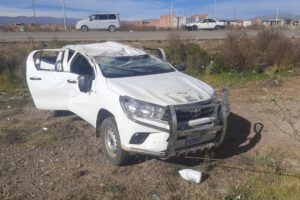 Vuelco vehículo oficial del Viceministerio de Medio Ambiente