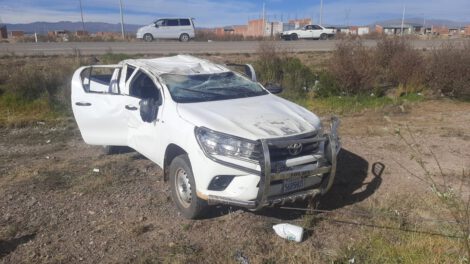 Vuelco vehículo oficial del Viceministerio de Medio Ambiente