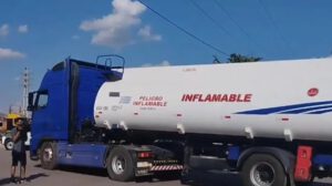 Cisterneros Santa Cruz amenazan con paralizar distribución de combustible