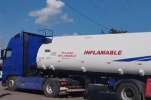 Cisterneros Santa Cruz amenazan con paralizar distribución de combustible