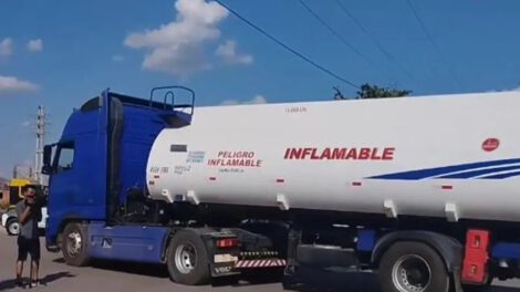 Cisterneros Santa Cruz amenazan con paralizar distribución de combustible