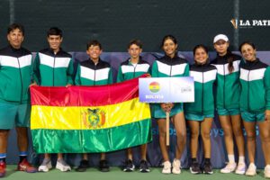 Equipo masculino de tenis en el torneo internacional