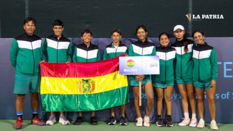 Equipo masculino de tenis en el torneo internacional