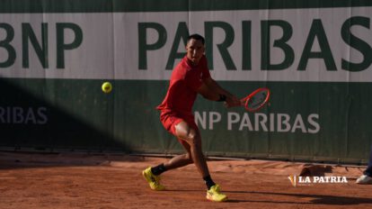 Murkel Dellien durante el partido en el Roland Garros
