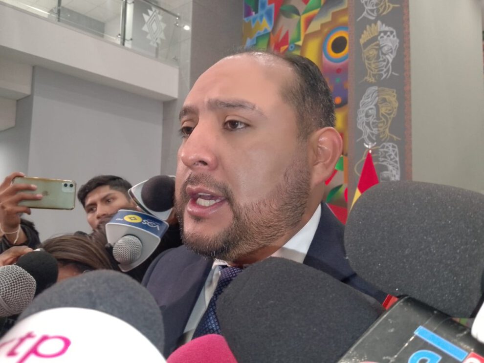 nuevo ministro de Gobierno Roberto Ríos