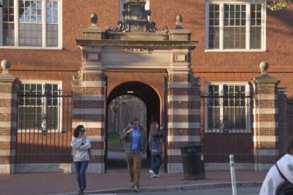 Gobierno de Trump prohíbe matrícula a estudiantes extranjeros en Harvard