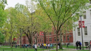 Harvard enfrenta a Trump por suspensión de admisión a estudiantes extranjeros