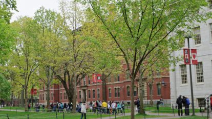 Harvard enfrenta a Trump por suspensión de admisión a estudiantes extranjeros