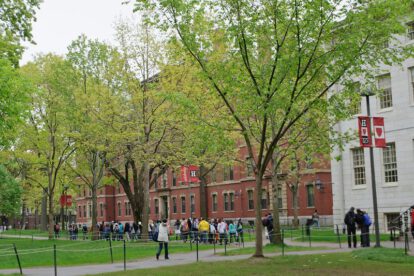 Harvard enfrenta a Trump por suspensión de admisión a estudiantes extranjeros