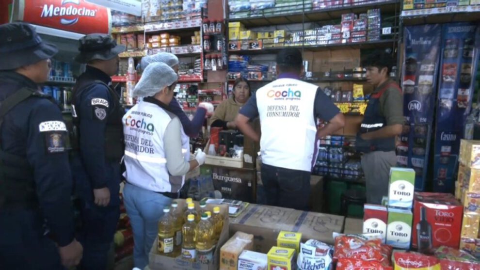 Operativo revela aceite oculto en comercios mayoristas de Cochabamba