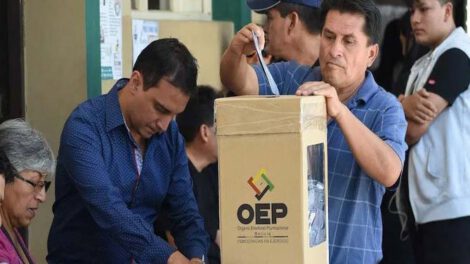 Acción popular contra partidos políticos en Santa Cruz