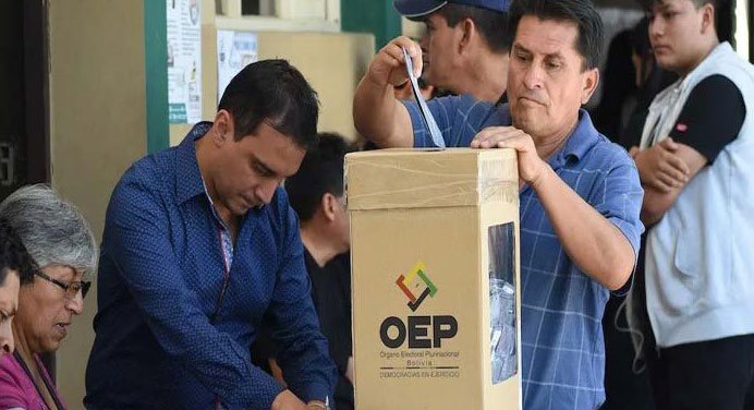 Acción popular contra partidos políticos en Santa Cruz