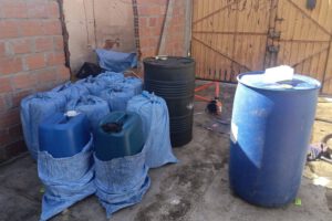 Policía Boliviana intercepta diésel almacenados ilegalmente