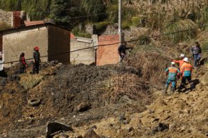 Deslizamiento en Alto Tacagua obliga a evacuar viviendas por daños visibles