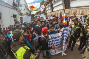 Protesta por crisis económica interrumpe desfile cívico en Chuquisaca