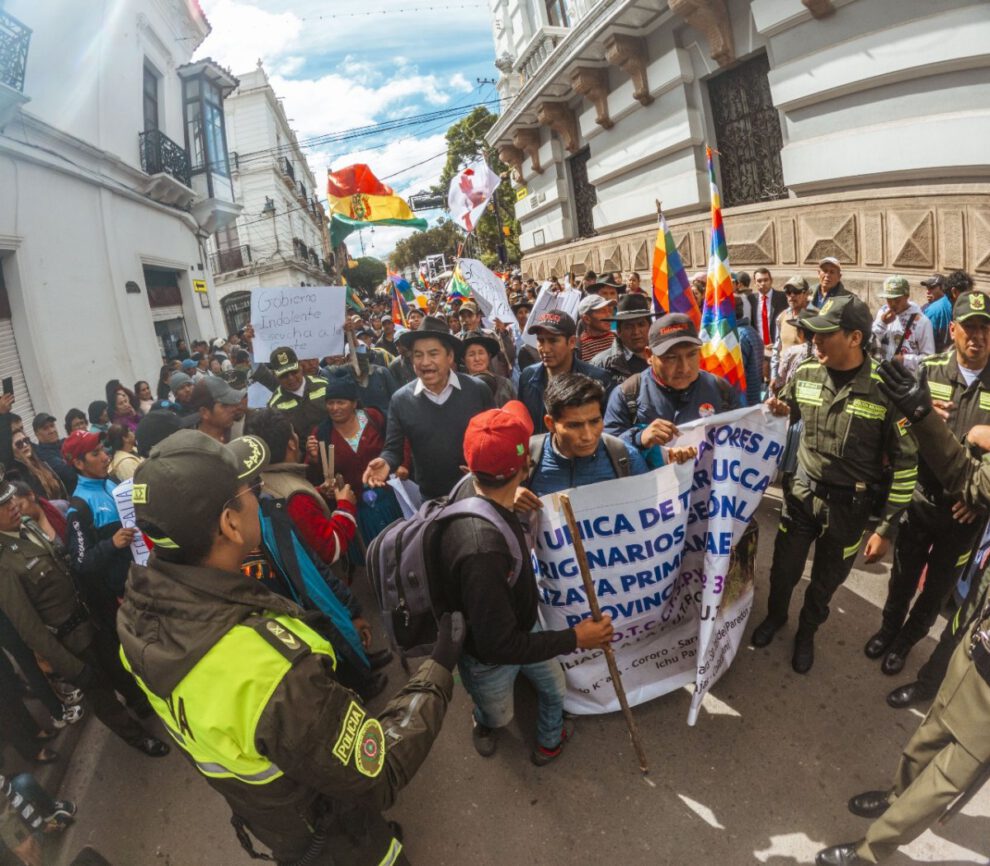 Protesta por crisis económica interrumpe desfile cívico en Chuquisaca