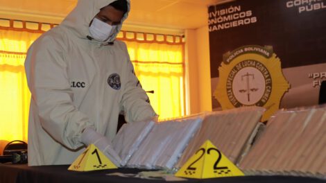 Detención de hombres con explosivos en Huarina