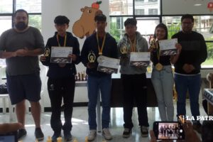 Ganadores de la competencia nacional de ajedrez en Sucre