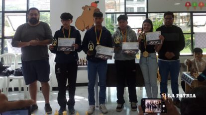 Ganadores de la competencia nacional de ajedrez en Sucre
