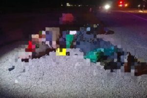 Minibús atropella y mata a dos peatones en Oruro