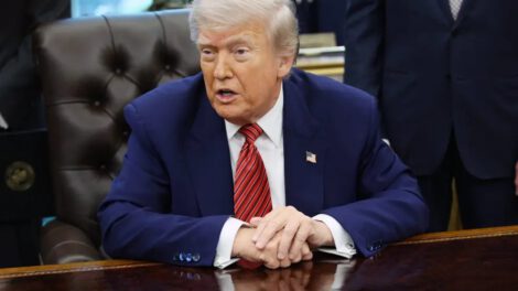 Trump cancela contratos con Harvard