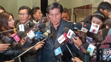 Félix Ajpi denuncia maniobras del gobierno para frenar a Andrónico Rodríguez