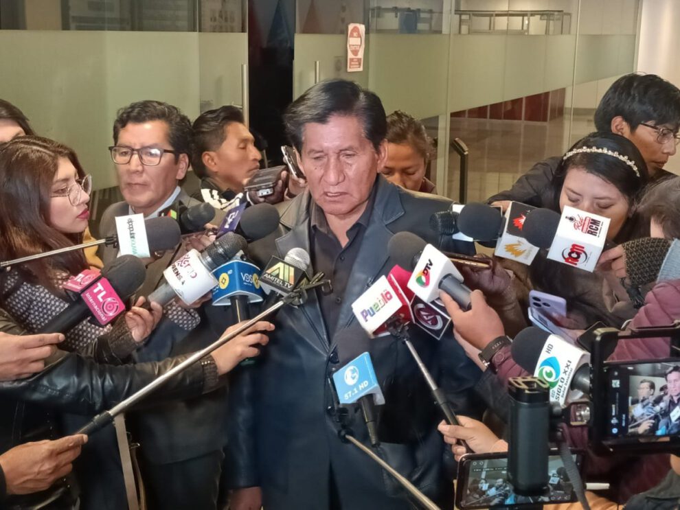 Félix Ajpi denuncia maniobras del gobierno para frenar a Andrónico Rodríguez