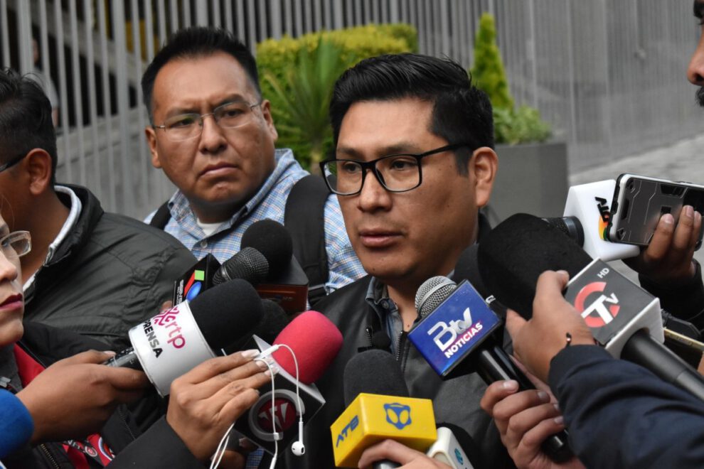 El Procurador General del Estado, Ricardo Condori, informa sobre el caso Senkata