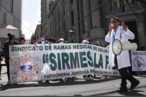 Ley de medicamentos y equipos en marcha en La Paz