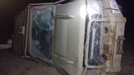 Camión de contrabandistas impacta camioneta militar en La Paz