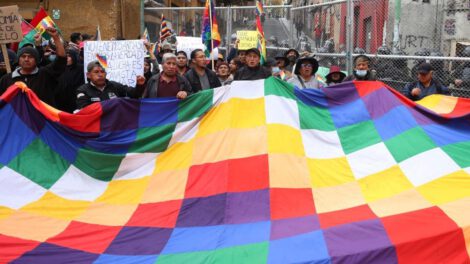 Seguidores de Evo Morales participan en una marcha