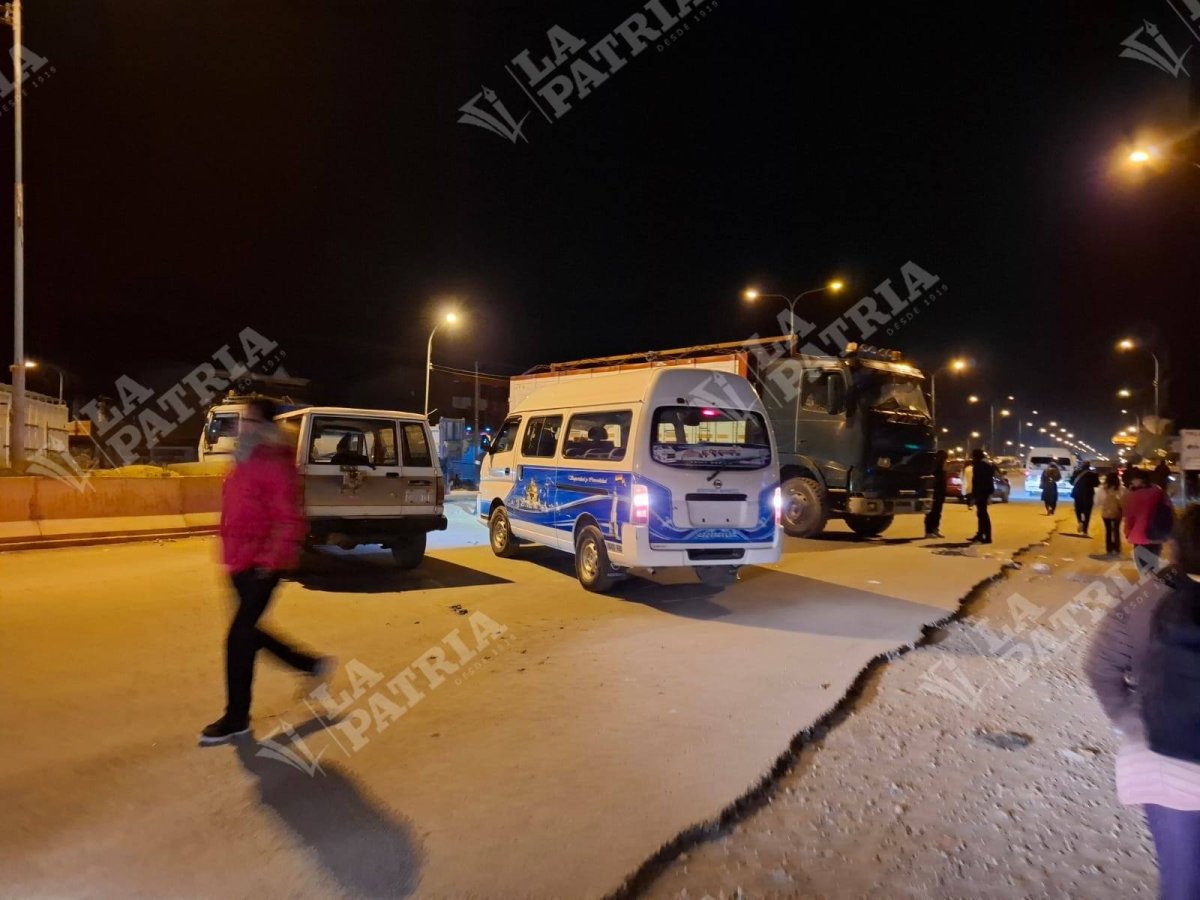 Crisis en Oruro: choferes cansados bloquean por falta de combustible ...