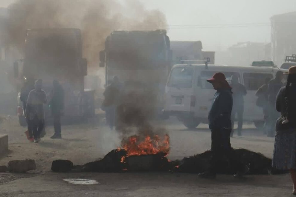 Bloqueos de transportistas en La Paz por desabastecimiento de combustible