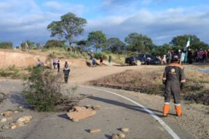 Bloqueo carretera Sucre-Cochabamba por demandas políticas y económicas