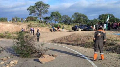 Bloqueo carretera Sucre-Cochabamba por demandas políticas y económicas