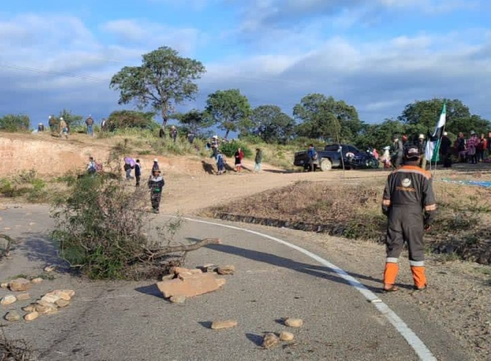 Bloqueo carretera Sucre-Cochabamba por demandas políticas y económicas