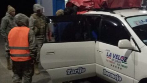 Armada Boliviana decomisa celulares en operativo contra contrabando