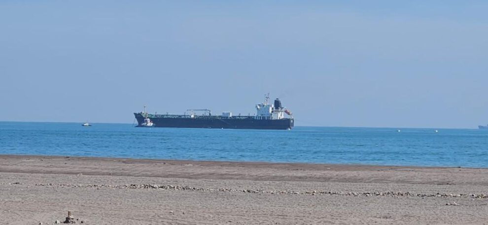 Descarga de combustible en Arica