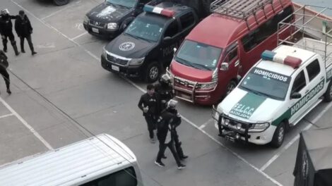 Conflicto en La Paz con arrestos de seguidores de Evo Morales