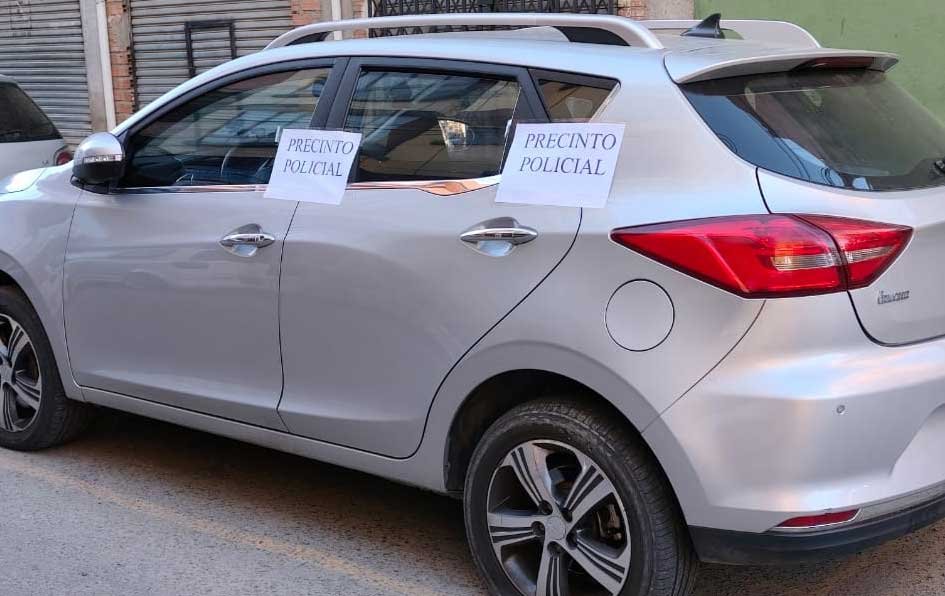 Robo violento de vehículo en La Paz
